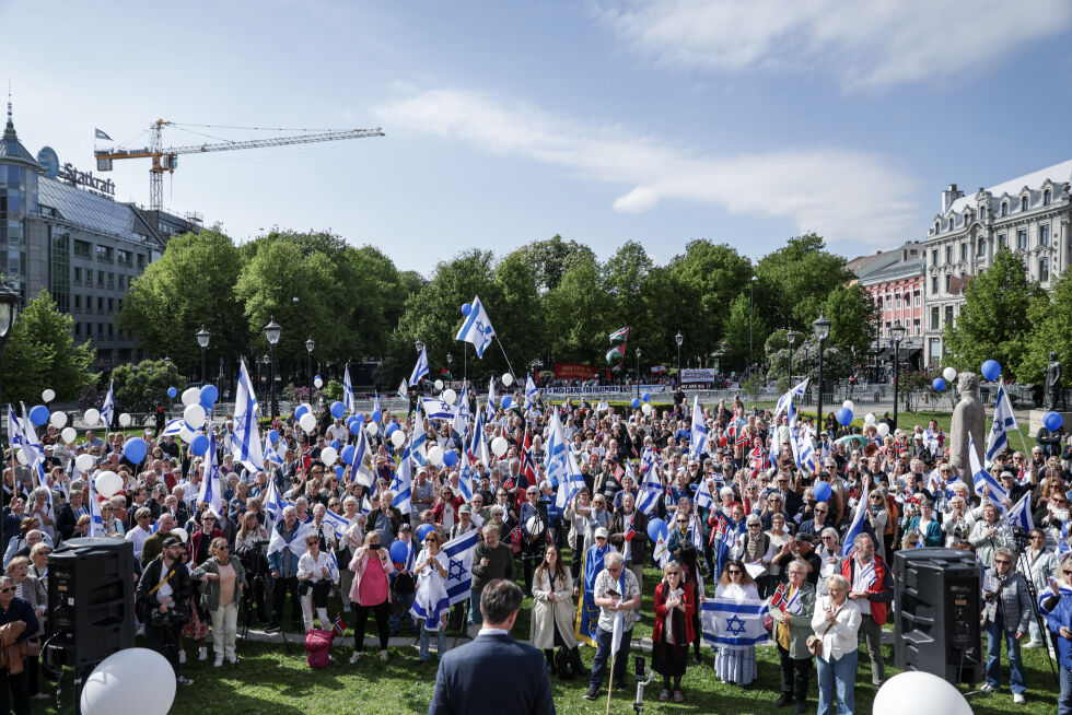 Israels uavhengighetsdag ble markert utenfor Stortinget søndag ettermiddag.
 Foto: Amanda Pedersen Giske / NTB