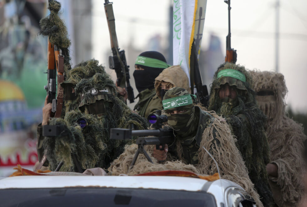 HAMAS: Palestinske medlemmer fra Izzedine al-Qassam-brigadene, en militær fløy av Hamas, under et rally langs gatene i Gaza.
 Foto: NTB/AP