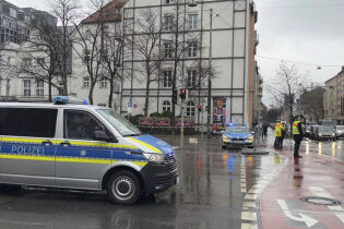 Bil kjørte inn i folkemengde i München: Minst 28 skal være skadet