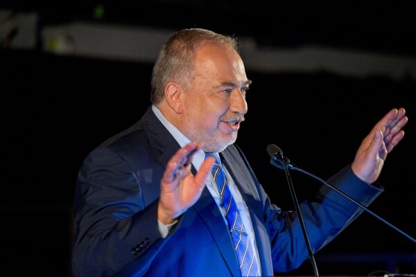 Lieberman i vippeposisjon