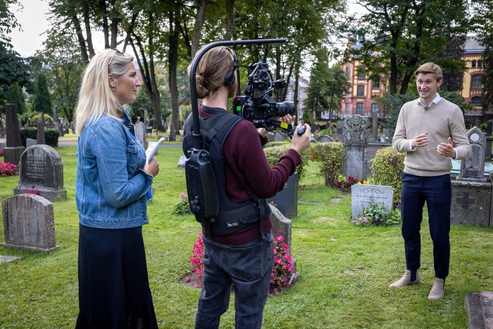 Thor Haavik (t.h.) under opptakene til TV-serien.
 Foto: Tro & Medier