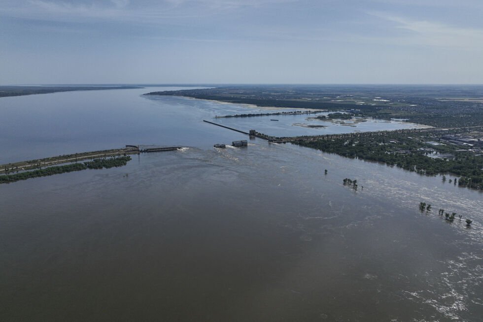 Natt til 6. juni 2023 kollapset Kakhovkademningen.
 Foto: AP Photo/NTB