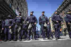Ropte  «Drep jødene» – Politiet fjernet 100 pro-palestinske demonstranter