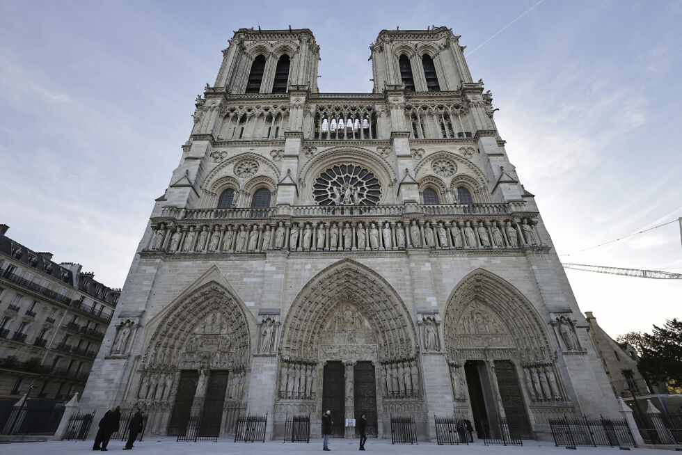 Notre-Dame ble lørdag gjenåpnet etter brannen i 2019.
 Foto: Christophe Petit Tesson, AP / NTB