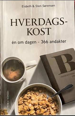SAMMEN: Elsbeth og Sten Sørensen har alltid vært sammen om tjenesten. I andaktsboka gir de videre noe av den nåden de har fått gjennom et levd liv.
 Foto: Hermon Forlag