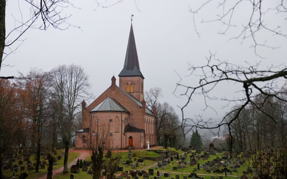 Sogn i områder med høye strømpriser kan snart søke om strømstøtte. På bildet er Asker kirke. Illustrasjonsbilde.
 Foto: Ørn E. Borgen/NTB