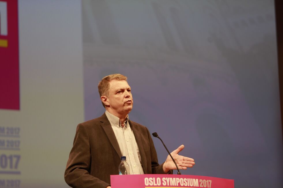 Avisredaktør Henri Nissen talte på Oslo Symposium 2017.
 Foto: Marion Haslien
