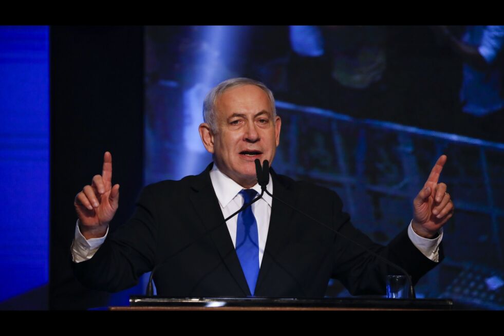 Israels statsminister Benjamin Netanyahu taler på partiets valgvake i Tel Aviv natt til onsdag. Foto: AP / NTB scanpix