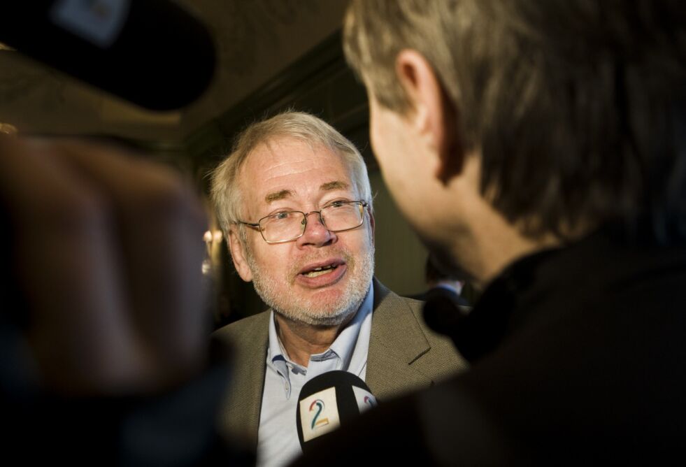 stabilt: Medie-professor Sigurd Høst avblåser krisen for norske aviser.
 Foto: NTB scanpix