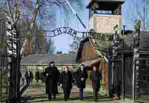 Merkel besøker Auschwitz for første gang