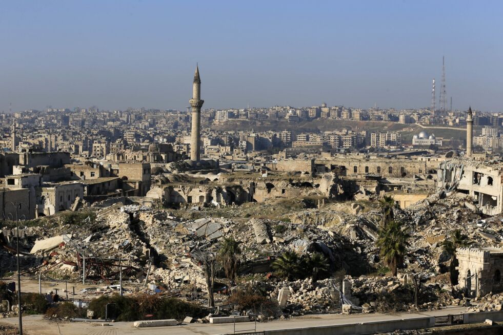 Vekkelse: Opp fra ruinene av krigen med IS, der mange syrere nå mener de fikk se islams sanne ansikt, stiger det frem en vekkelse med flere hundre tusen frelste, ifølge «Sam» som driver husmenighetsplanting i hele Midtøsten. I den sønderbombede byen Aleppo (bildet) er det nå vekkelsesild som brenner.
 Foto: NTB - AP