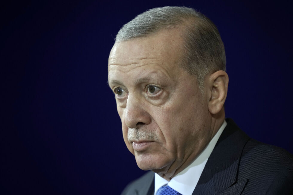 Tyrkias president Recep Tayyip Erdogan gjør som Iran, Kina og Russland, og legger skylden på Israel for uroen i Midtøsten.
 Foto: AP Photo/Markus Schreiber/NTB.
