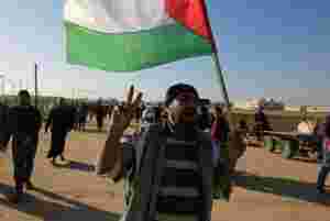 Titusener av unge forlater Gaza