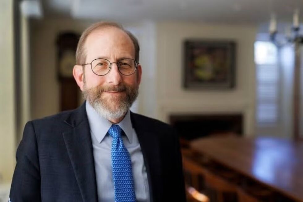 President for Harvard universitet, Alan Garber, beklager antisemittisme på studiestedet.
 Foto: Harvard