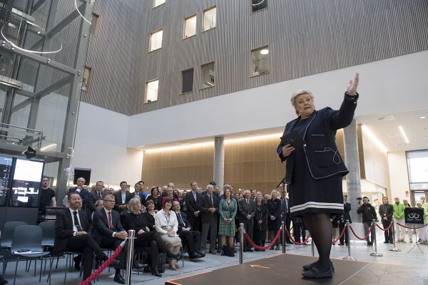Solberg går inn for å forby tvillingabort
