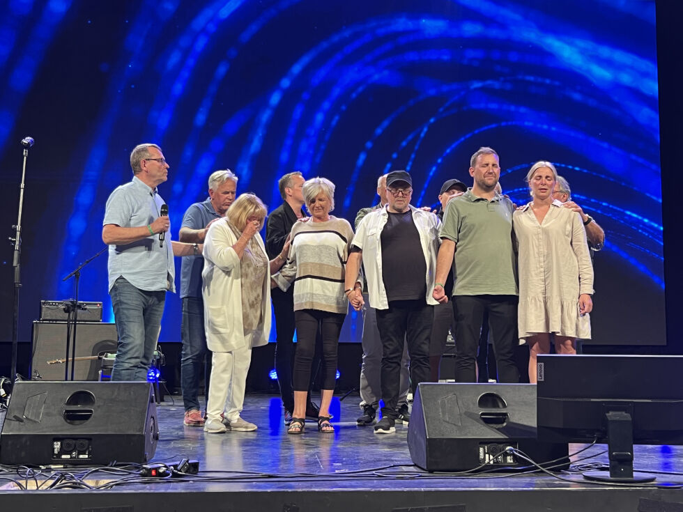 Fra v.: Sten Sørensen, Wiggo Skagestad, Kari Edvardsen, Thomas Åleskjær, Sølvi Edvardsen, Rune Edvardsen, Sebastian Stakset, Hans Martin Skagestad og Camilla Skagestad.
 Foto: Trine Overå Hansen