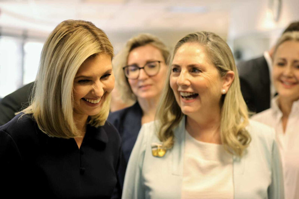 Olena Zelenska (t.v.) og Michal Herzog under besøket til Sheba Medical Center 19. juni.
 Foto: TPS/Uri Bozaglo