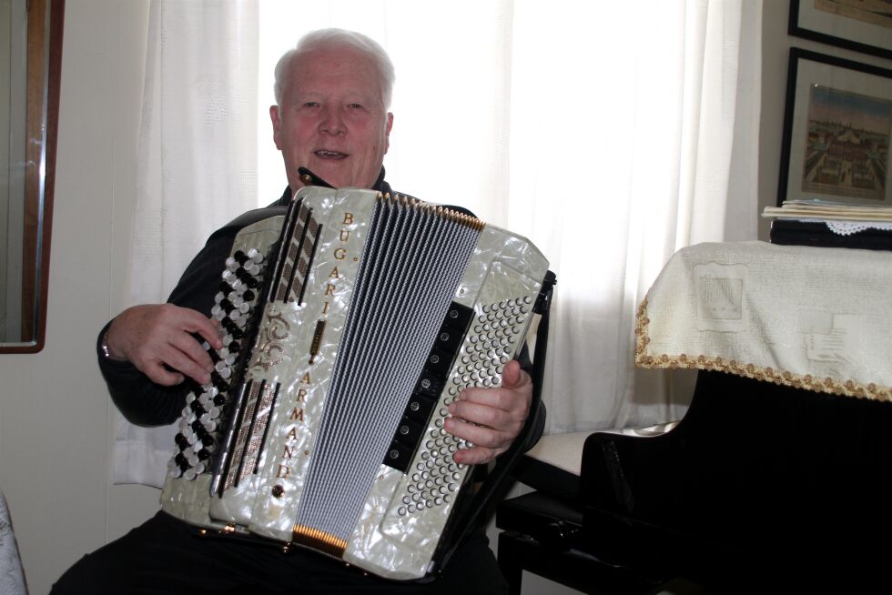 Trekkspill var første instrument Arne Stakkeland spilte offentlig, også på tysk TV!
 Foto: Agnar Klungland