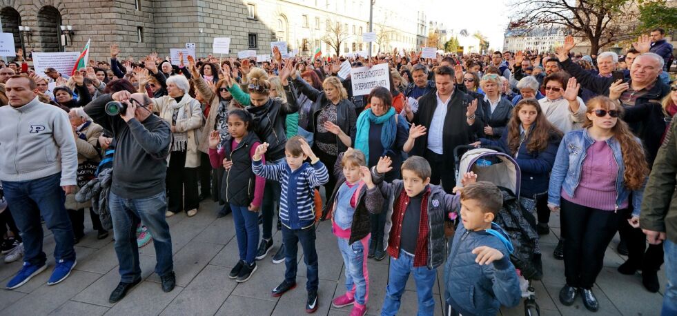 DEMONSTRASJON: 11. november demonstrerte mer enn tre tusen i hovedstaden Sofia mot forslaget til ny religionslov i Bulgaria. Lignende demonstrasjoner ble holdt over hele landet samme dag, og flere demonstrasjoner har fulgt i ukene etterpå. Foto: Faith Christian Churches