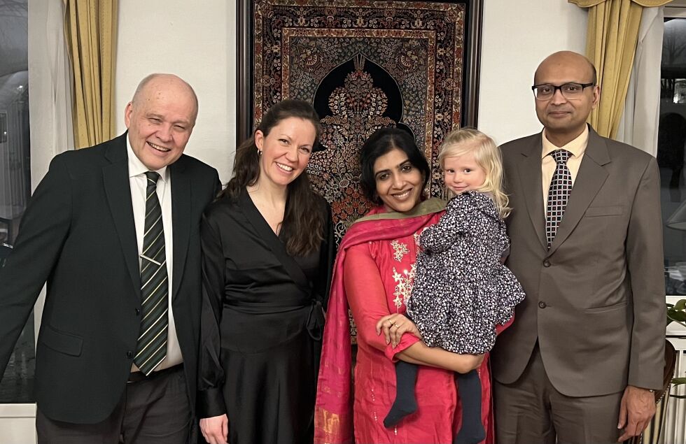 DIPLOMATER: Familien Torp var gjester hos Det nye indiske ambassadørparet Dr. Acquino og Darshini Vimal.
 Foto: Oslokirken