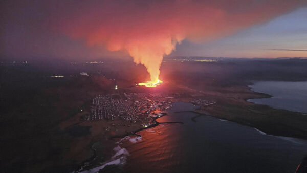 Nytt vulkanutbrudd på Island – lava renner mot Grindavik