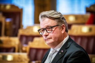 Per-Willy Amundsen fratas partirettigheter og alle verv
