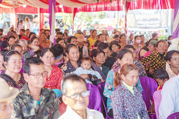 70 nordmenn til Kambodsja - over 500 sa ja til Jesus