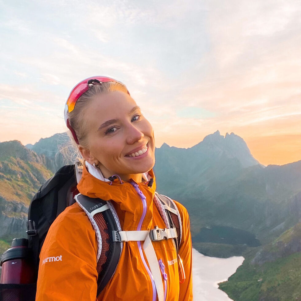 LEVE FOR JESUS: – Alt jeg vil er å bare leve for Jesus og tjene Ham. Han som har reddet meg fra helvete, som gav meg et nytt liv, helbredet meg og satte meg fri, sier finnmarksjenta Regine Olsen, som nå bor i Bergen.
 Foto: Privat