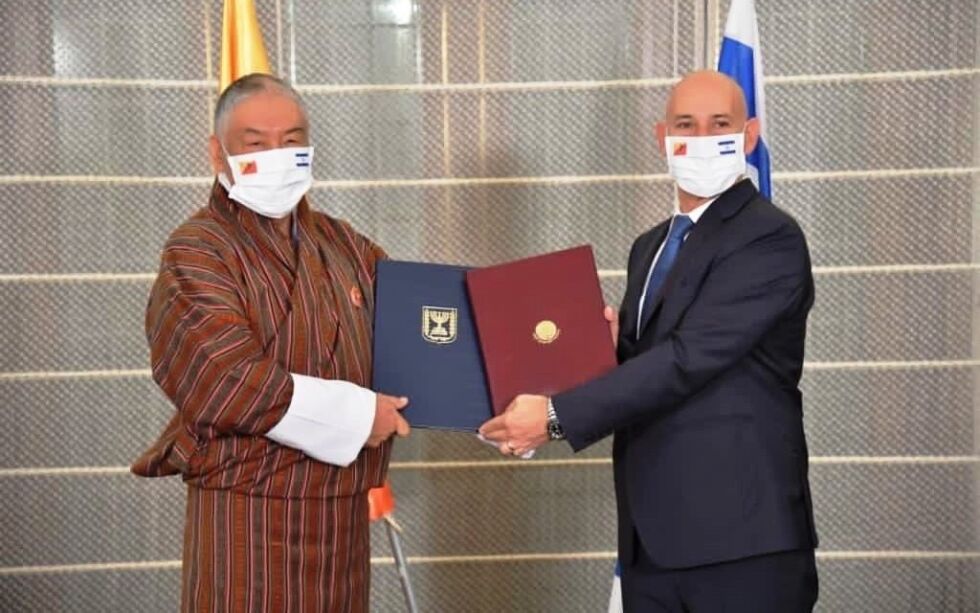 Bhutan ble det femte landet som skriver under på normaliseringsavtalen med Israel. Fra før har De forente arabiske emirater, Bahrain, Sudan og Marokko signert på avtalen som er forhandlet frem av USAs president Donald Trump.
 Foto: MFA