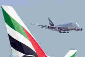 Emirates forbyr personsøkere og walkietalkier om bord