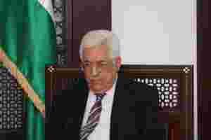Mahmoud Abbas sparker sine rådgivere