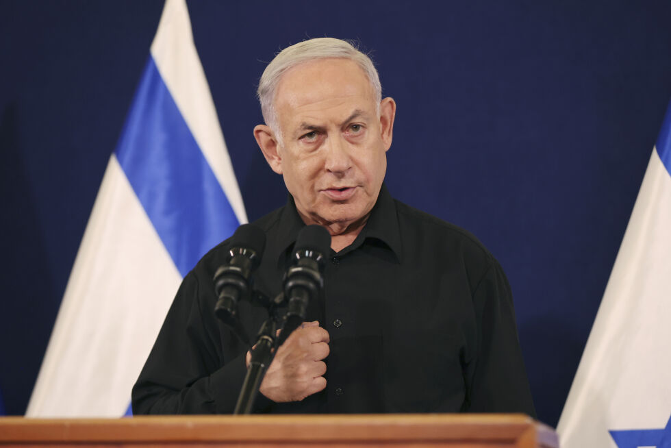 Statsminister Benjamin Netanyahu under en pressekonferanse i fjor. Lørdag samlet han Israels krigskabinett på det militære hovedkvarteret i Tel Aviv.
 Foto: Abir Sultan/AP/NTB