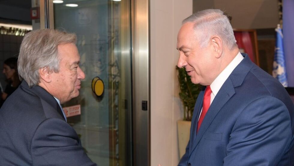 BESØKTE ISRAEL: Her blir FNs generalsekretær Antonio Guterres tatt imot av Israels statsminister Benjamin Netanyahu på statsministerens kontor i Jerusalem. Foto: GPO.