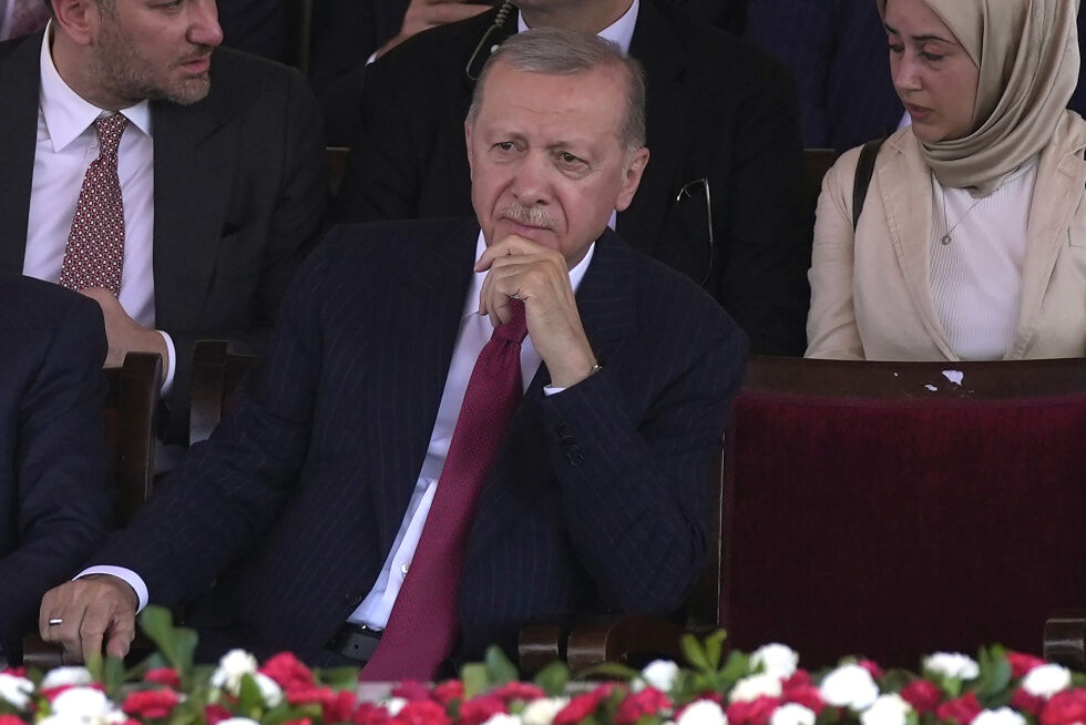 Tyrkias president Recep Tayyip Erdogan i Nikosia i tyrkisk-støttede Nord-Kypros tidligere denne måneden. Nord-Kypros ble okkupert av Tyrkia i 1974. Den israelske regjeringen mener Erdogan i helgen truet med å invadere Israel.
 Foto: Petros Karadjias / AP / NTB