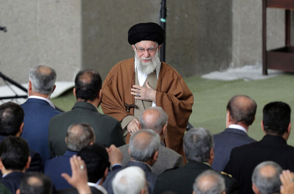 Khamenei har vært borte en uke