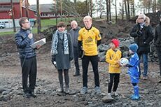 La ned grunnsteinen for Normisjonshallen