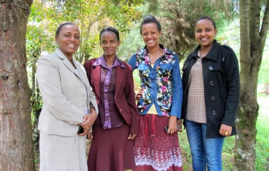 KVINNER SOM STYRER: Blant NORAD-støttede prosjekter i NMS har over halvparten kvinnelige ledere. Her er et knippe av disse fra Vest-Etiopia. FOTO: Marit Breen, NMS