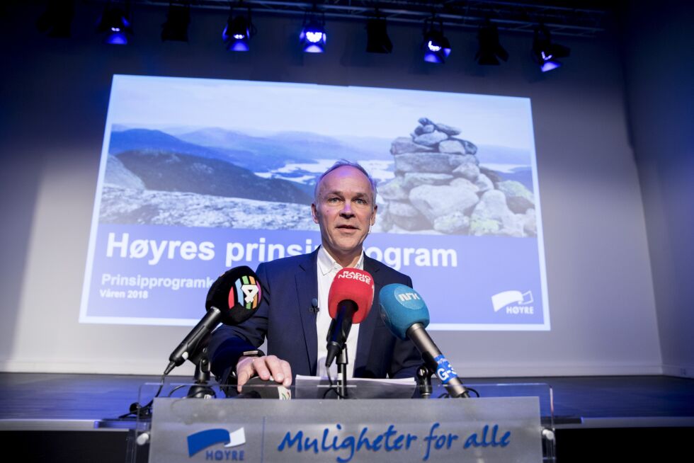 Høyres nestleder Jan Tore Sanner legger fram prinsipprogramkomiteens forslag til resolusjon om bioteknologi på Høyres sentralstyremøte. Foto: Vidar Ruud / NTB scanpix