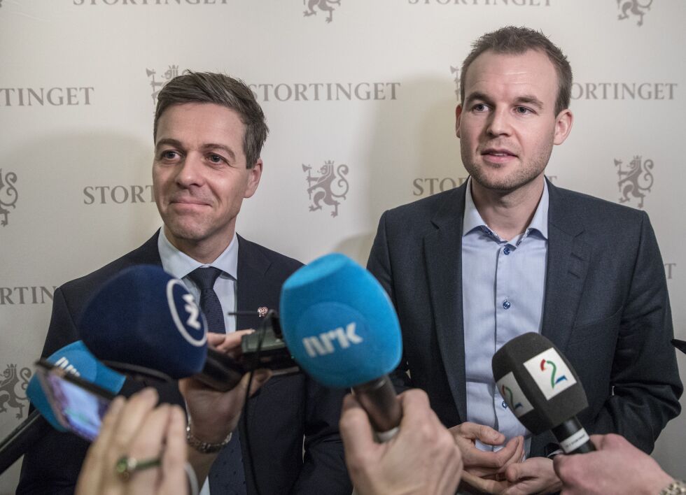 Knut Arild Hareide (til venstre) og Kjell Ingolf Ropstad da det ble klart at KrF skulle gå i regjeringsforhandlinger med Frp, Høyre og Venstre. Foto: Ole Berg-Rusten / NTB scanpix
