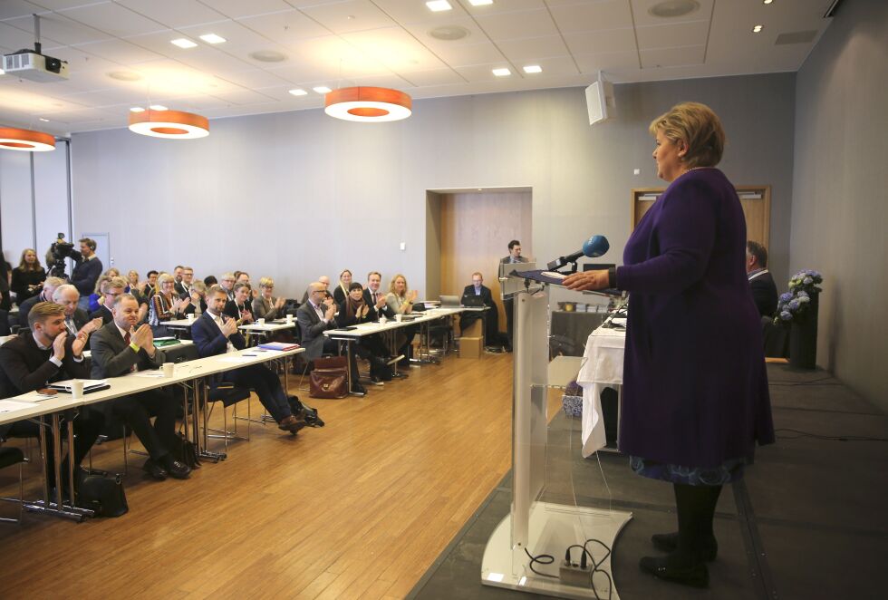 Partileder og statsminister Erna Solberg holder tale på Høyres felleskonferanse for sentralstyret, stortingsgruppen og regjeringsapparatet på Sundvolden Hotel.
 Foto: NTB scanpix