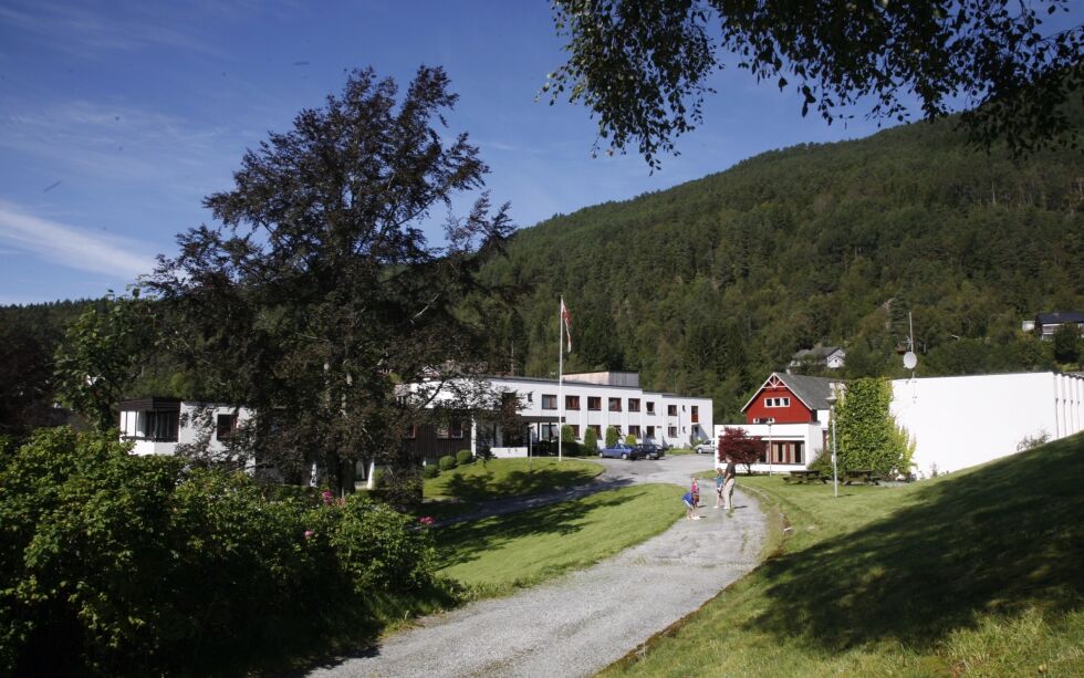 Sunnfjord folkehøgskule.
 Foto: Wikipedia
