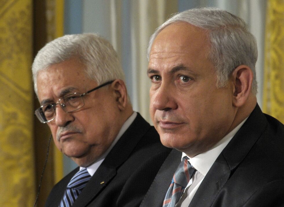 De palestinske selvstyremyndighetenes president Mahmoud Abbas og Israels statsminister Benjamin Netanyahu i Det hvite hus i 2010.
 Foto: AP / NTB Scanpix