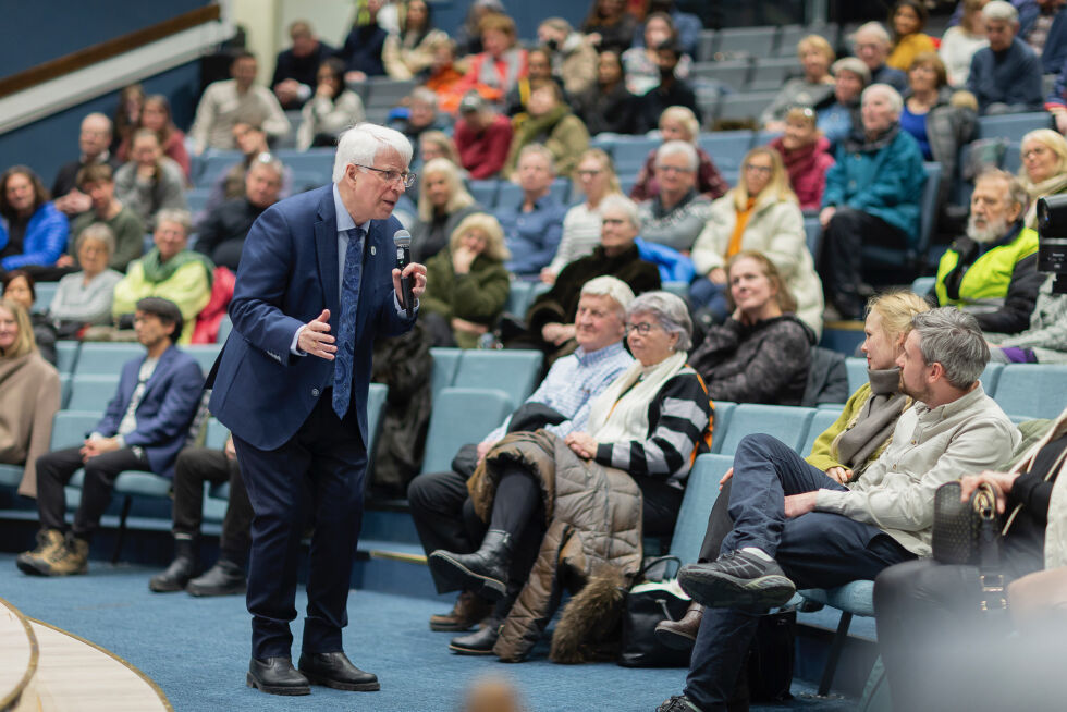 «FRA HELSE TIL FRELSE»: Mellom 160 og 170 personer fikk med seg møtet i Oslo med Svein-Magne Pedersen i februar i år. Pedersen sier han er glad for kontakten med pastor Frank Søgaard og DFEF-menigheten i Oslo, og gleder seg til samarbeid i tiden fremover.
 Foto: Anders Haukland