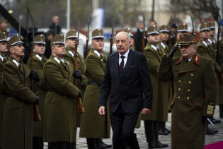 Ungarns president ba om unnskyldning for sin fars fortid som nazist