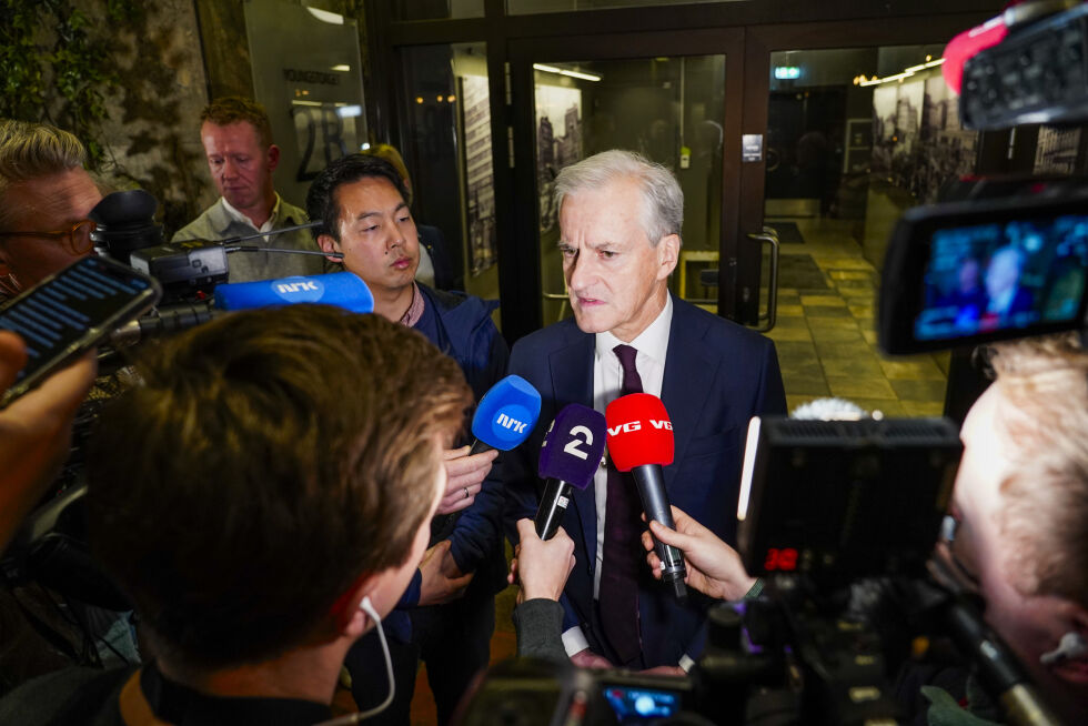 Statsminister Jonas Gahr Støre (Ap) møtte pressen etter Aps sentralstyremøte på Youngstorget mandag.
 Foto: Gorm Kallestad / NTB