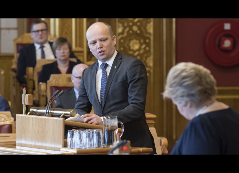 SP-leder Trygve Slagsvold Vedum rettet sterk kritikk mot statsminister Erna Solberg for det han mener er en avståelse av norsk selvråderett.
 Foto: NTB Scanpix