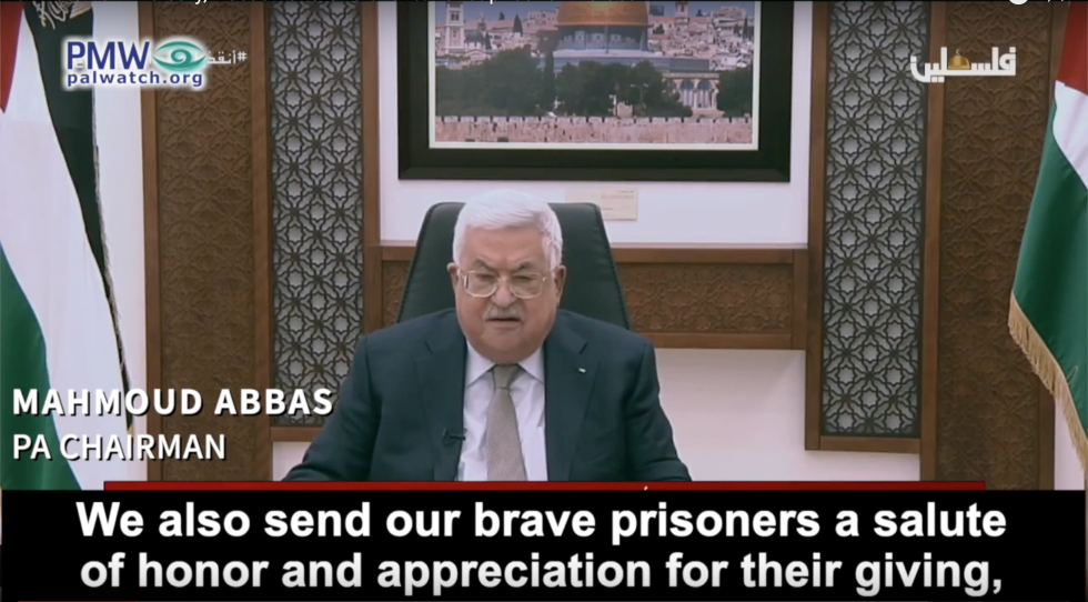 Hyllet terrorister: PA-presidenten Mahmoud Abbas hyllet dømte terrorister da han talte på palestina-arabisk TV i forbindelse med et Fatah-jubileum.
 Foto: Skjermdump: YouTube / Palwatch