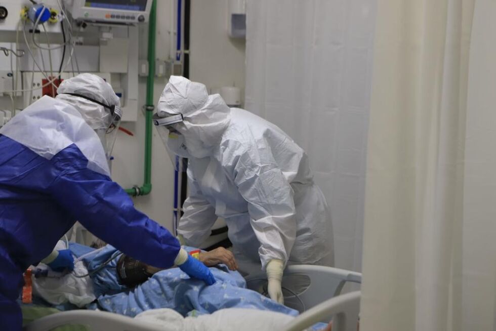 Intensivavdeling for koronapasienter i Rabin medisinske senter, Beilinson Hospital, midt i Omikron-variantens bølge av Covid-19-pandemien, 5. januar 2022.
 Foto: Eitan Elhadez-Barak/TPS