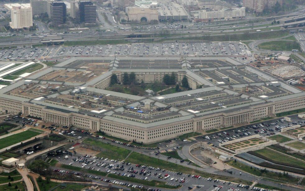 Pentagon åpner pengesekken og kjøper koronavaksine til amerikanske soldater for 342 millioner dollar fra et britisk legemiddelfirma.
 Foto: Charles Dharapak / NTB scanpix