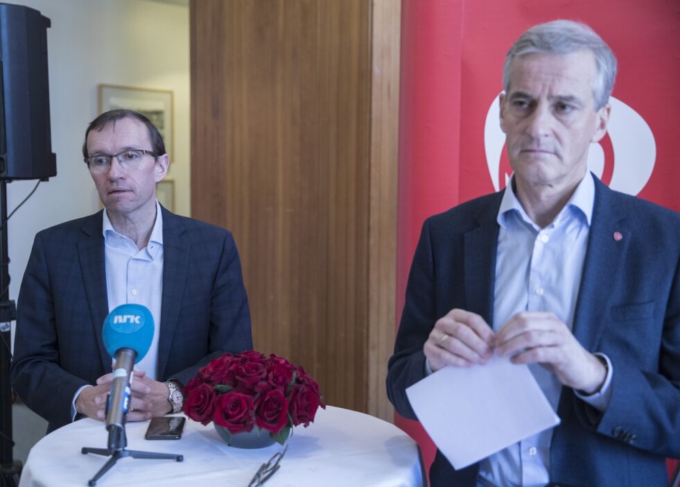 Espen Barth Eide og partileder Jonas Gahr Støre kunngjorde tirsdag at Arbeiderpartiet sier ja til Acer-avtalen.
 Foto: NTB Scanpix